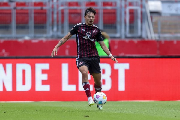 옌스 카스트로프가 대한민국 국가대표팀에 합류할지 관심이 쏠린다