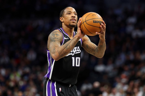 킹스의 포워드 더마 데로잔