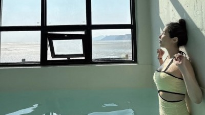 글래머 코요태 신지 수영복 몸매