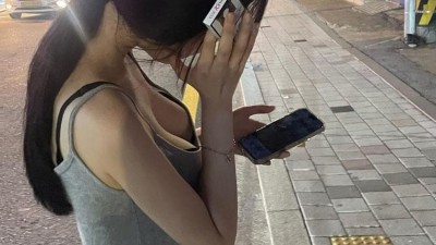 사진 찍는걸 부끄러워하는 여사친