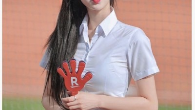 대만 진출한 우수한 치어리더 오피스룩 몸매