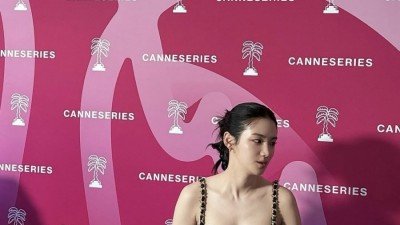 박주현 칸 영화제 드레스 슴골