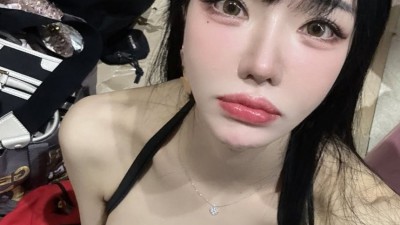 하얀피부 누나 vs 태닝한 섹시녀