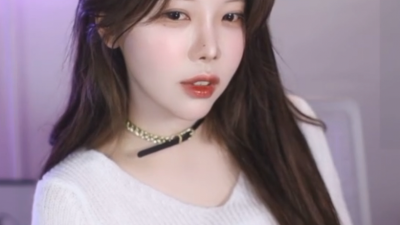 시원하게 미드 오픈하고 브라 보여주는 마음잉