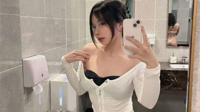 셀카녀보다 거울에 비친 여자가 더 궁금