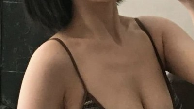 눈 돌아가게 만드는 가슴 크기