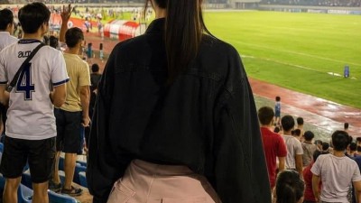 길거리 다른남자들이 쳐다보는 여친 몸매 특